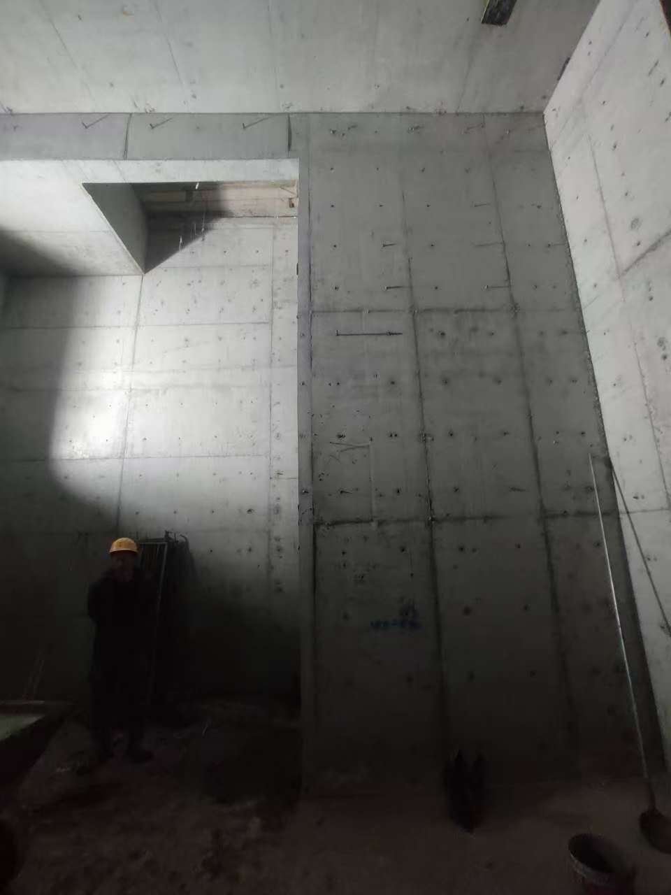 木里墙上开槽钢筋断了有影响吗